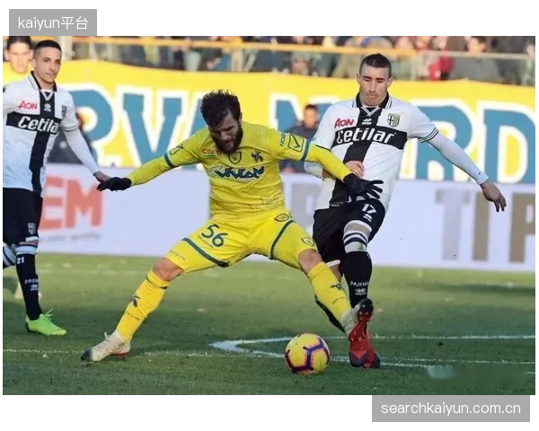 身高劣势使乌兹别克斯坦队在防守高空球时存有隐患,定位球防守或成其世界杯最大短板。 身高劣势使乌兹别克斯坦队在防守高空球时存有隐患,定位球防守或成其世界杯最大短板。